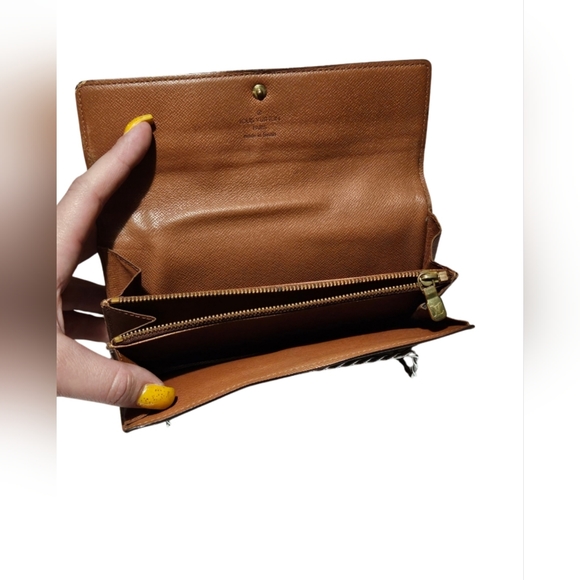 Authentic Louis Vuitton Monogram Wallet 🔥 - Picture 9 of 10